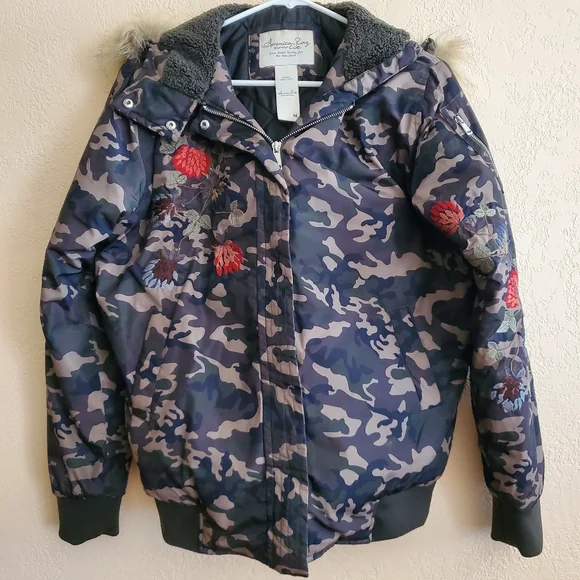 American Rag Cie Floral Camouflage Embroidered Bomber Jacket Faux Fur Hood - Picture 3 of 10